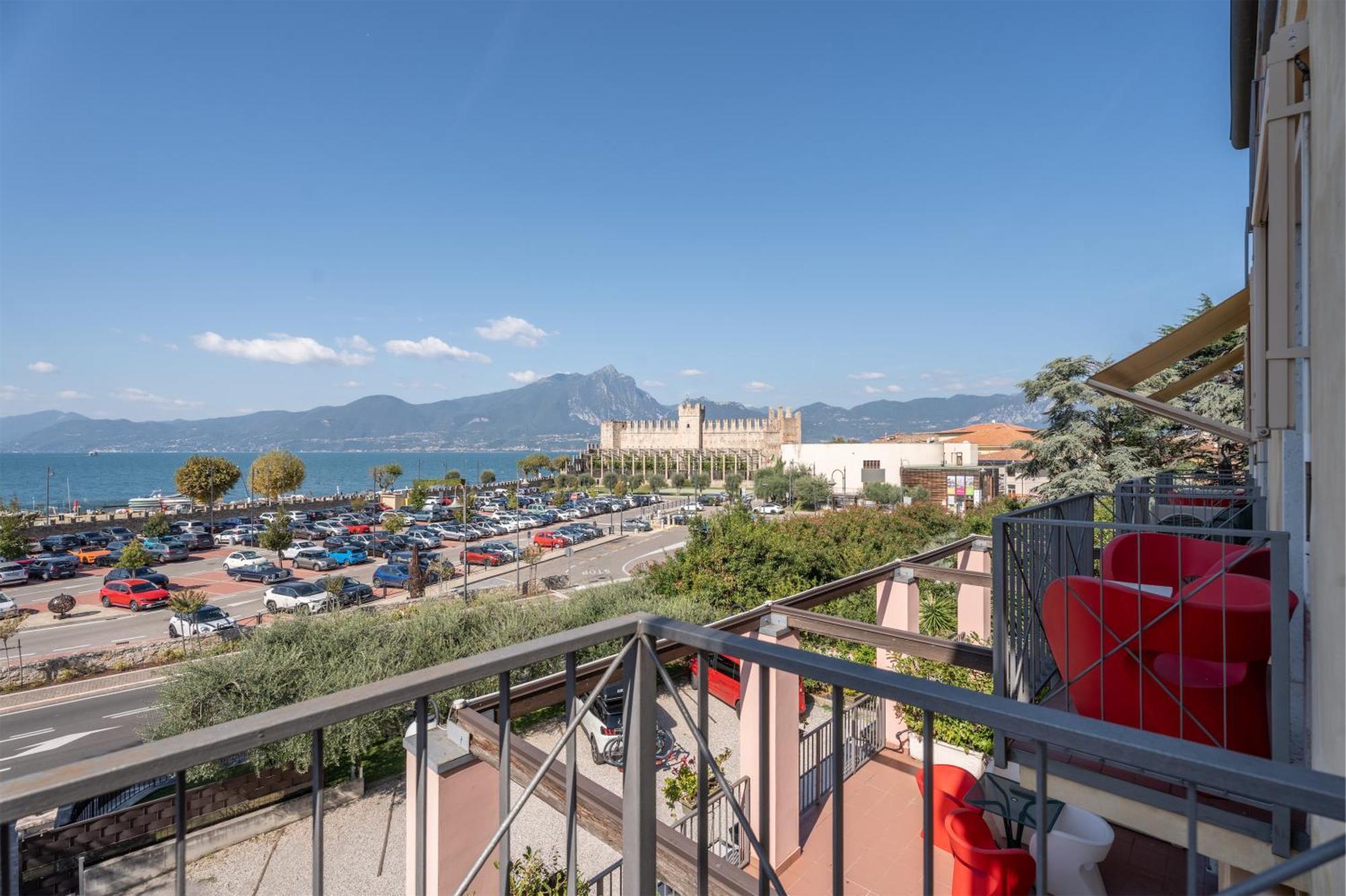 Hotel Al Castello Torri Del Benaco Exterior foto